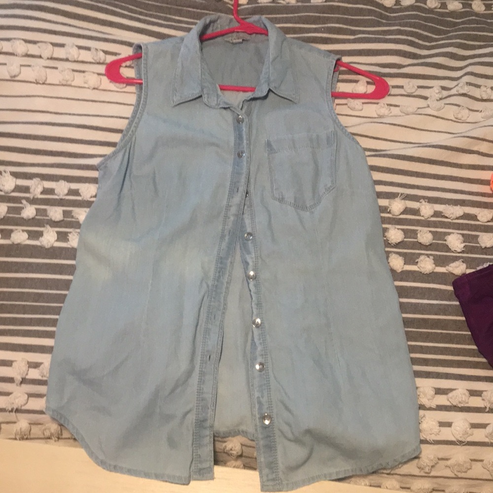 Guess sleeveless worn jean top. EUC